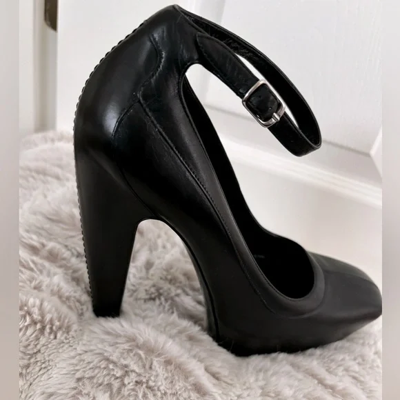 BALENCIAGA DESIGNER BLACK LEATHER PUMPS HAND MADE ITALY ALMOND TOE BUCKLE SZ 7 - Picture 9 of 16